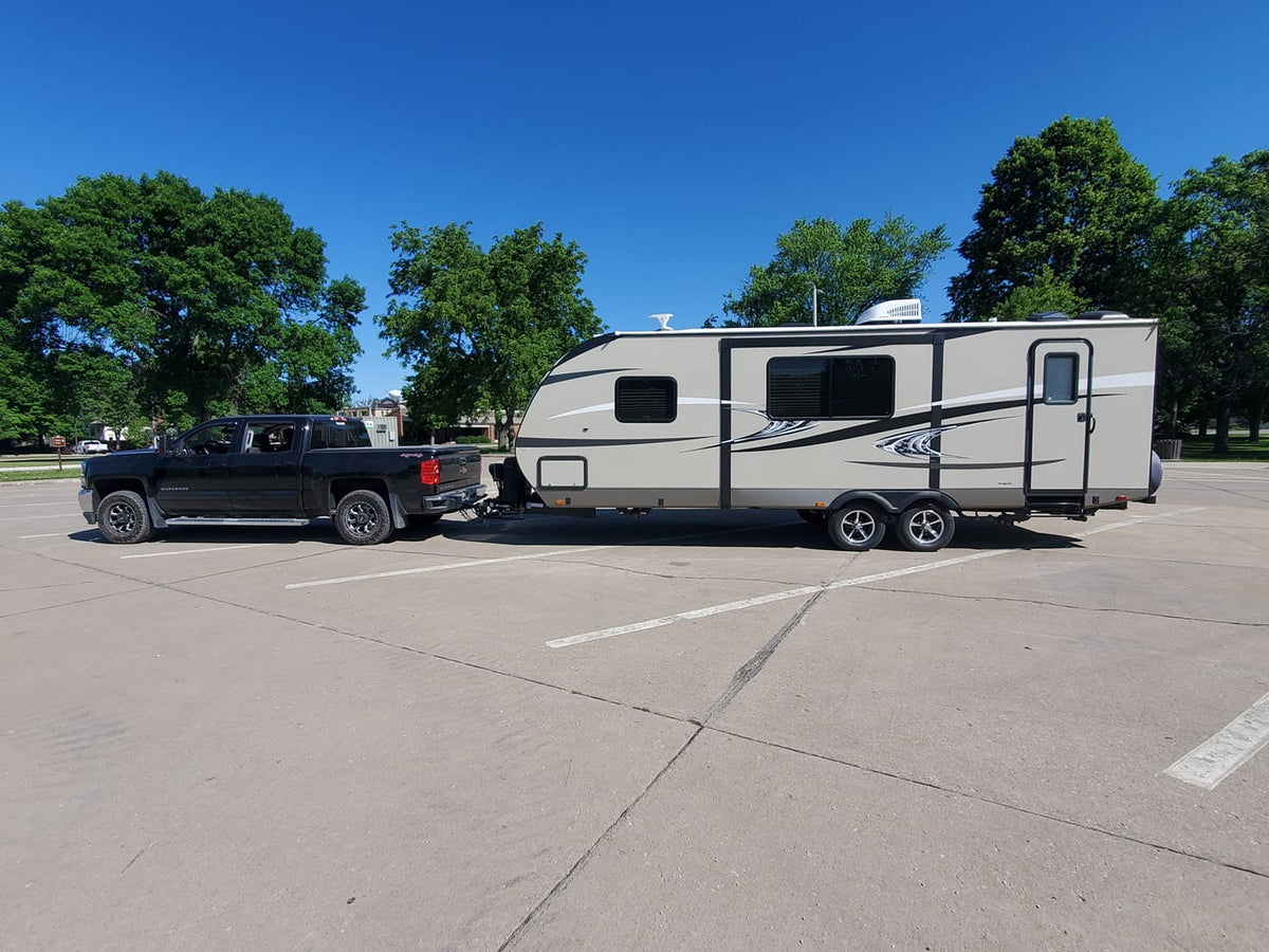 Chevrolet Silverado With Travel Trailer RAS Review – RoadActive Suspension